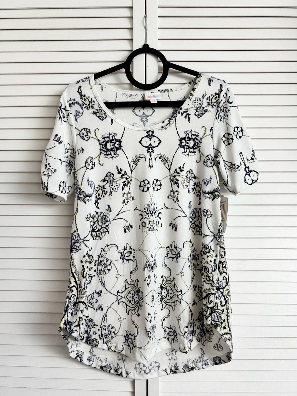 LuLaRoe Women’s White Floral Short Sleeve Morgan Scoop Neck Tee, Size: XS, NWT